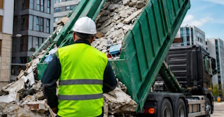 Вывоз строительного мусора в Ишиме: услуги лицензированной компании — ПроМусор